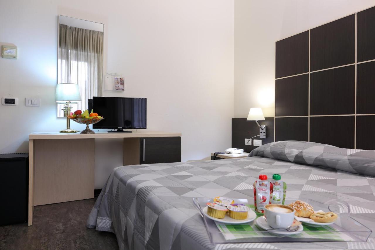 Hotel Ferrari Chiavari Exterior photo